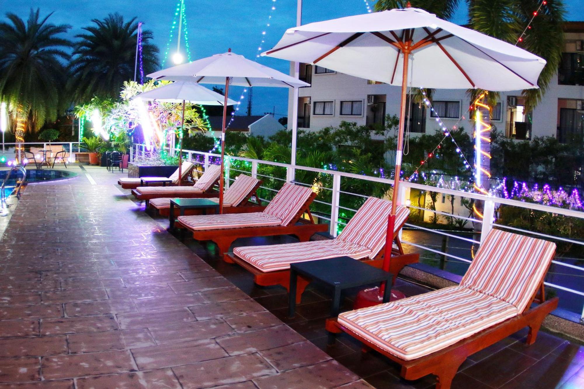 Arthitaya Nature & Lakkhana Poolside โรงแรม Pattaya