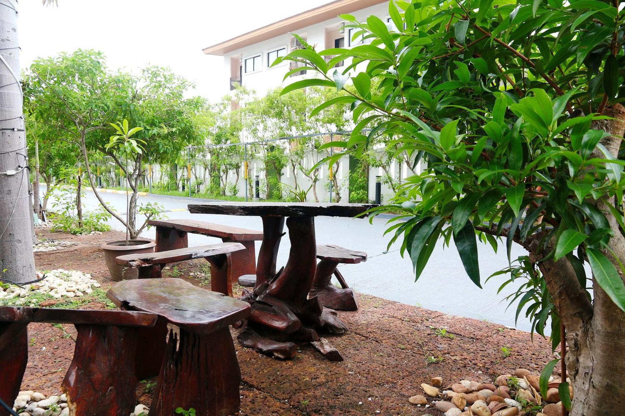 โรงแรม Arthitaya Nature & Lakkhana Poolside