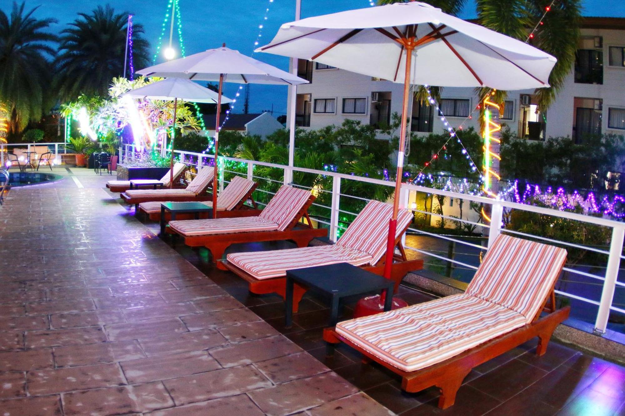 Arthitaya Nature & Lakkhana Poolside โรงแรม 5*