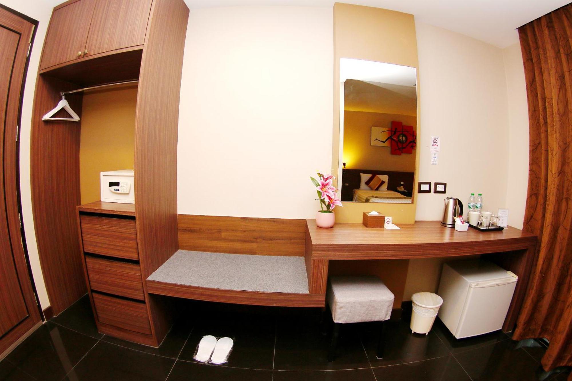 Arthitaya Nature & Lakkhana Poolside โรงแรม Pattaya