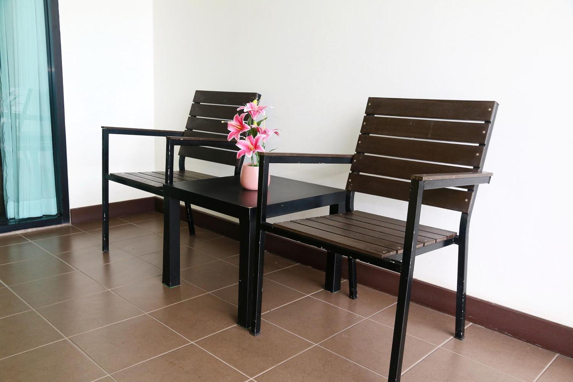 โรงแรม Arthitaya Nature & Lakkhana Poolside