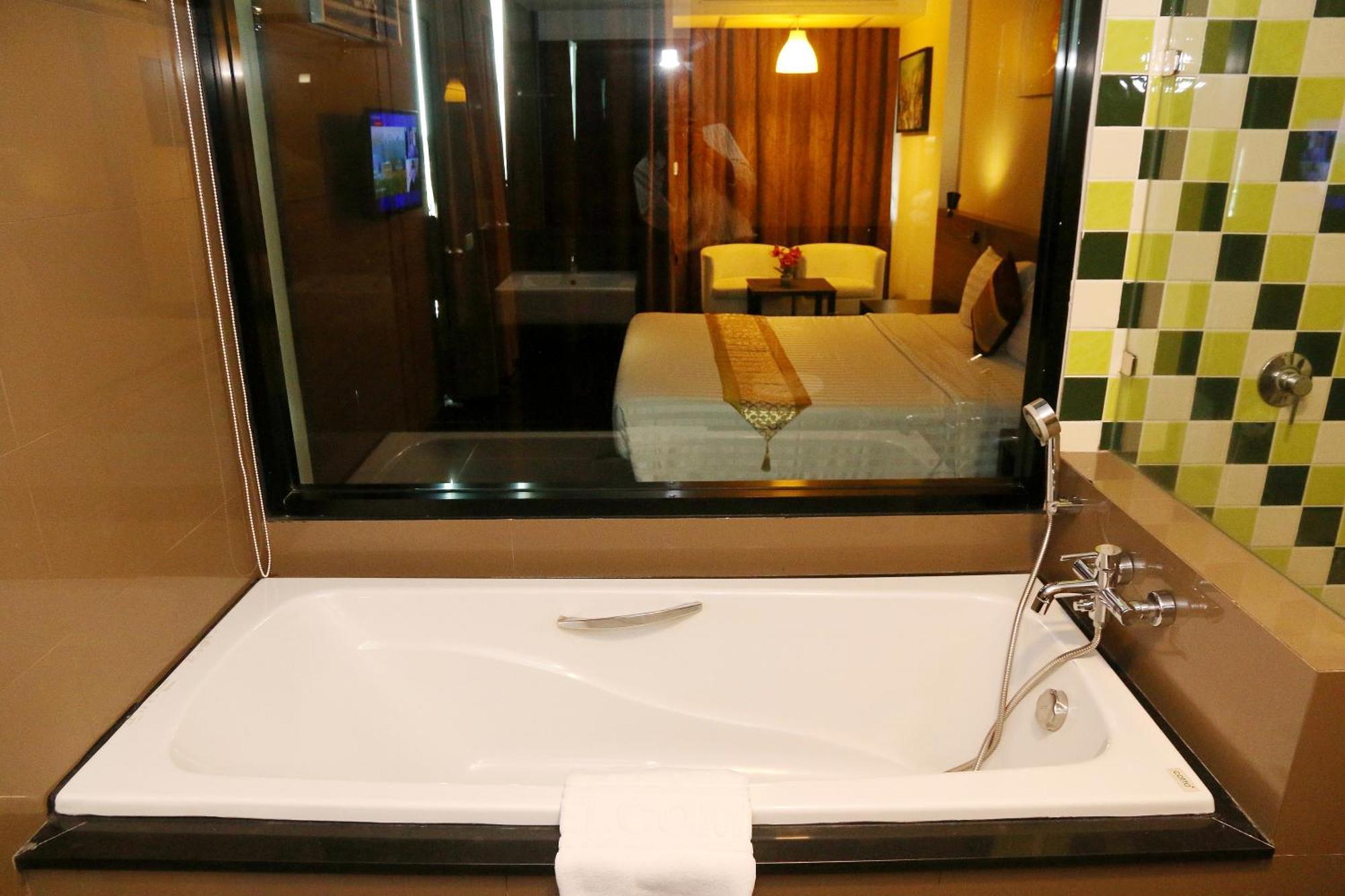 โรงแรม Arthitaya Nature & Lakkhana Poolside Pattaya