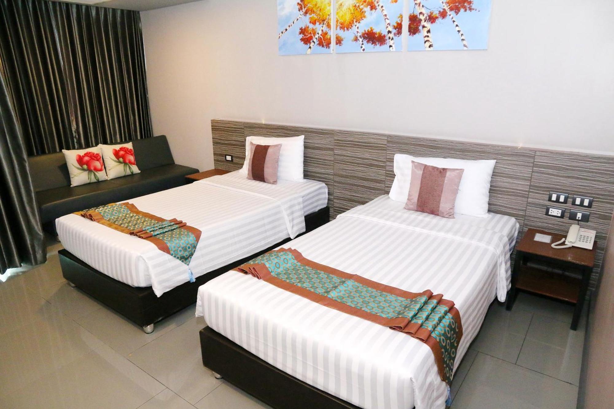 โรงแรม Arthitaya Nature & Lakkhana Poolside 5*