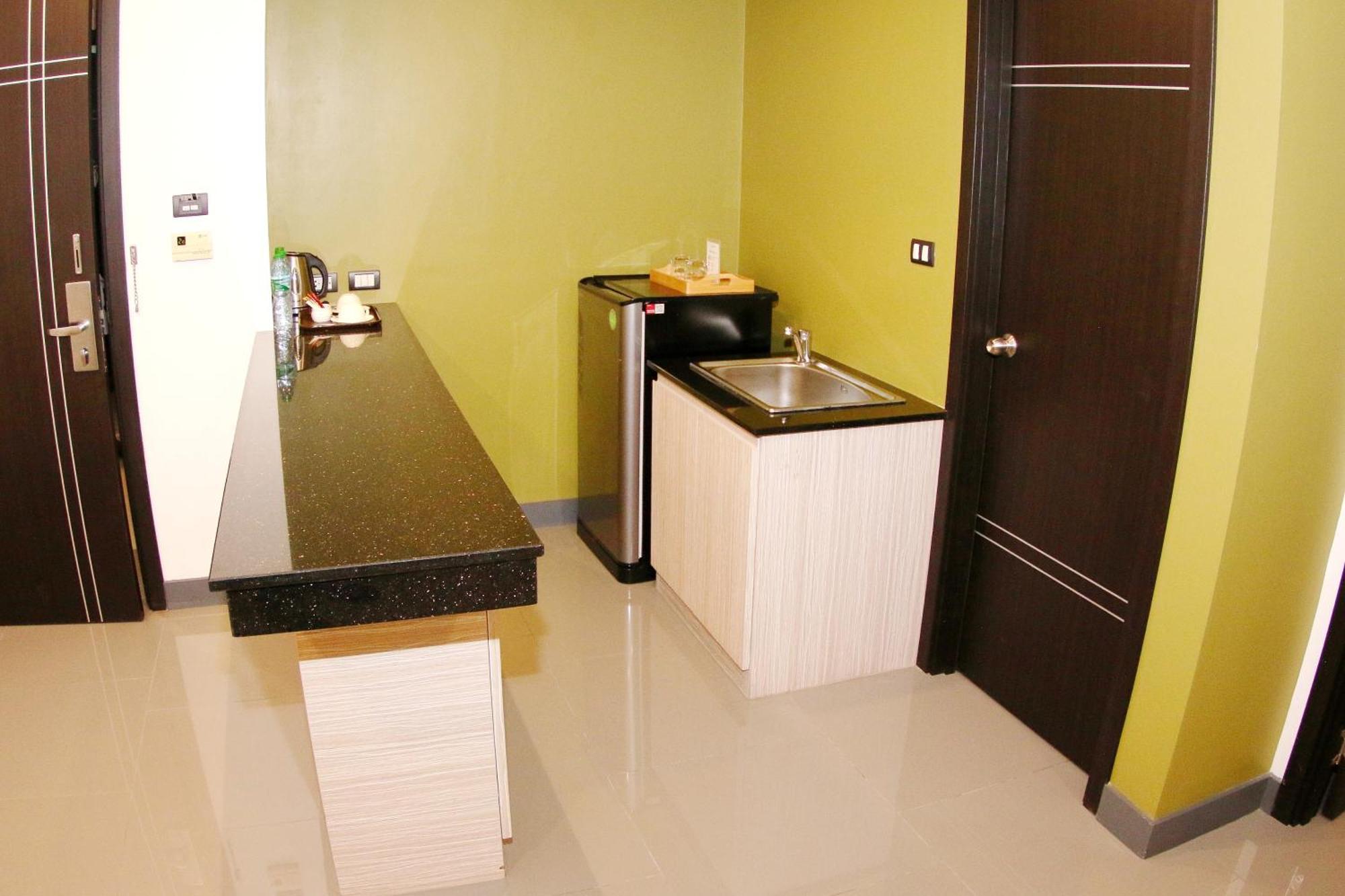 Arthitaya Nature & Lakkhana Poolside โรงแรม Pattaya