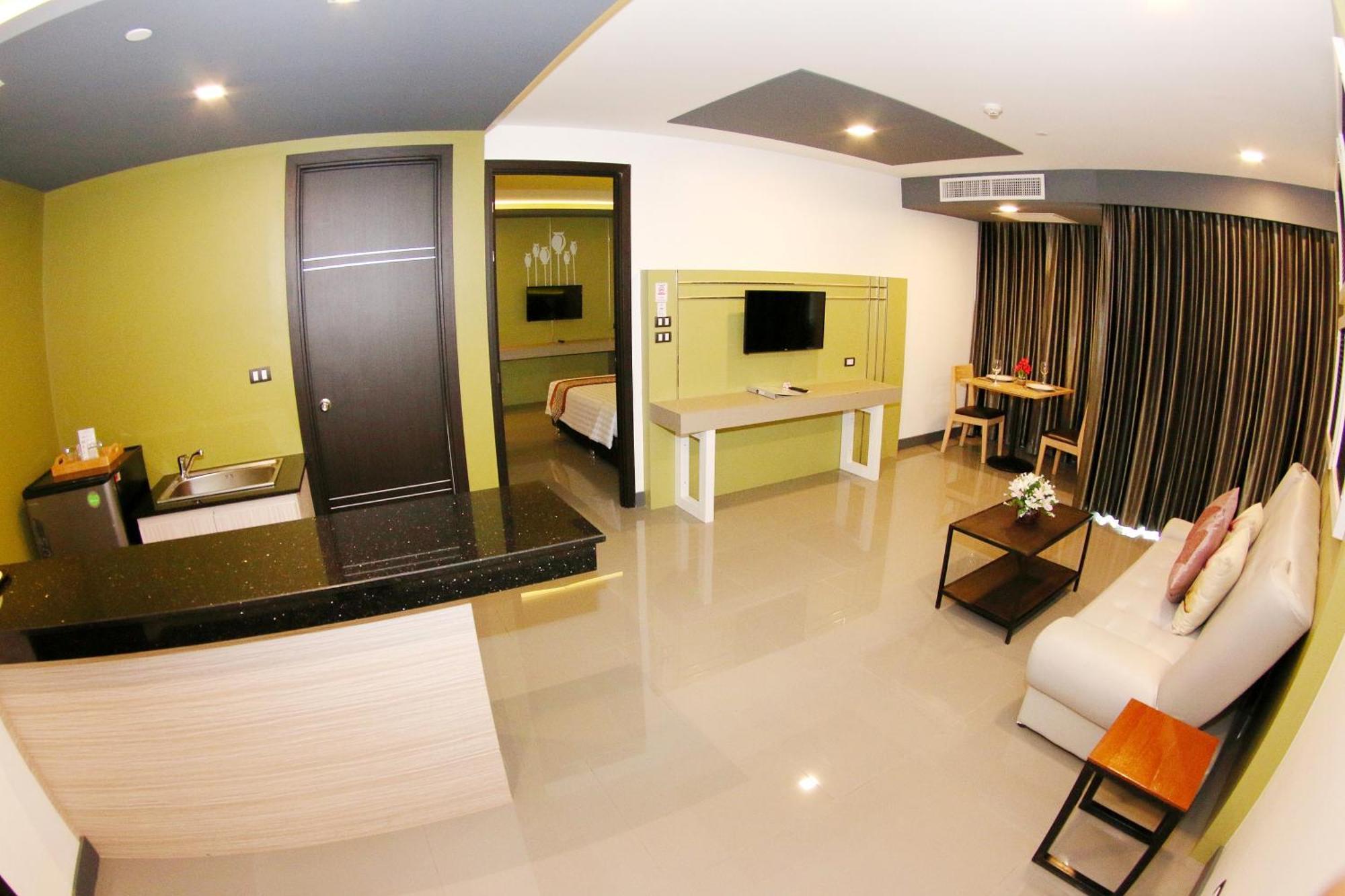 โรงแรม Arthitaya Nature & Lakkhana Poolside 5*